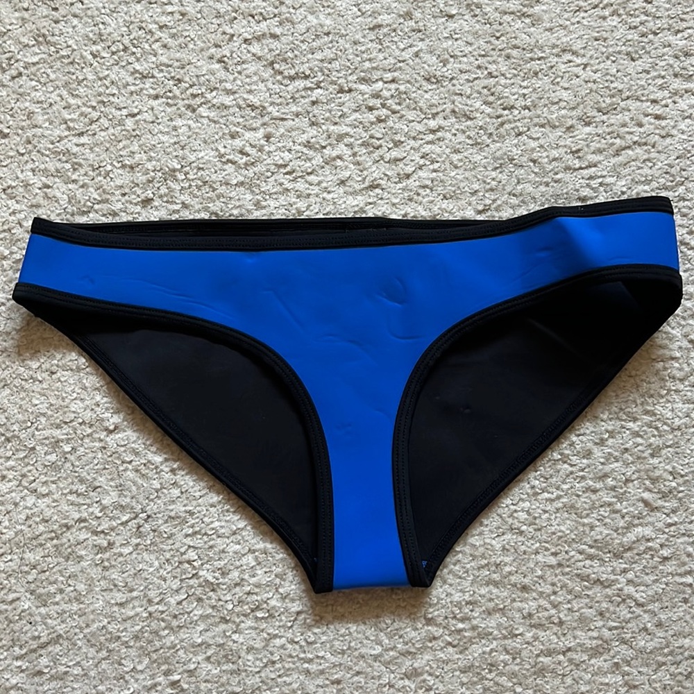TRIANGL swimwear blue bikini bottom size medium